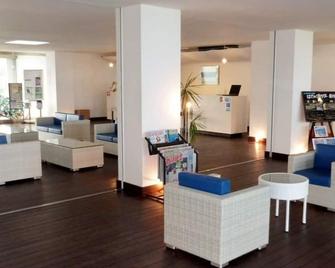 Main Building 2nd Floor Island View Twin vs | / Shimajirigun Okinawa - Kumejima - Lobby