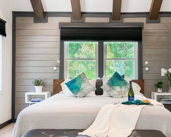 Southport Tree Escape - King Treehouse Downtown - Southport - Schlafzimmer