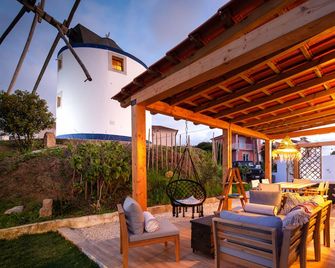 The Indigo Windmill Retreat - Lourinhã - Innenhof
