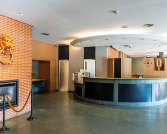 Posadas De Espana Pinto - Pinto - Front desk