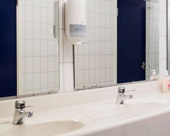 Hotell Sport & Rest - Öjebyn - Badkamer