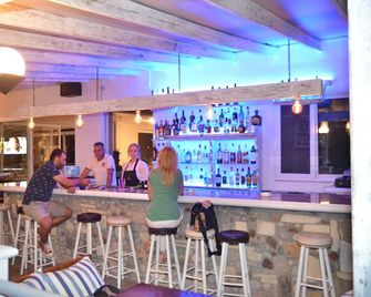 Blue Nest Hotel - Tigaki - Bar