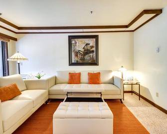 1 Mi To Trail Wfh-Friendly Incline Village Condo! - Incline Village - Living room
