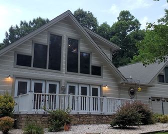 Come to 'LOG OUT' and have fun! - Pinnacle - Building