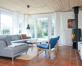 8 person holiday home in Odder - Odder - Olohuone