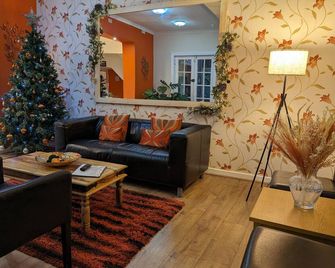 Coasters Hotel & Apartments - Skegness - Oturma odası
