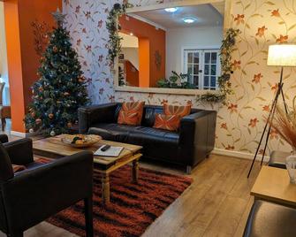 كوسترز هوتل آند أبارتمنتس - سكغنيس - غرفة معيشة