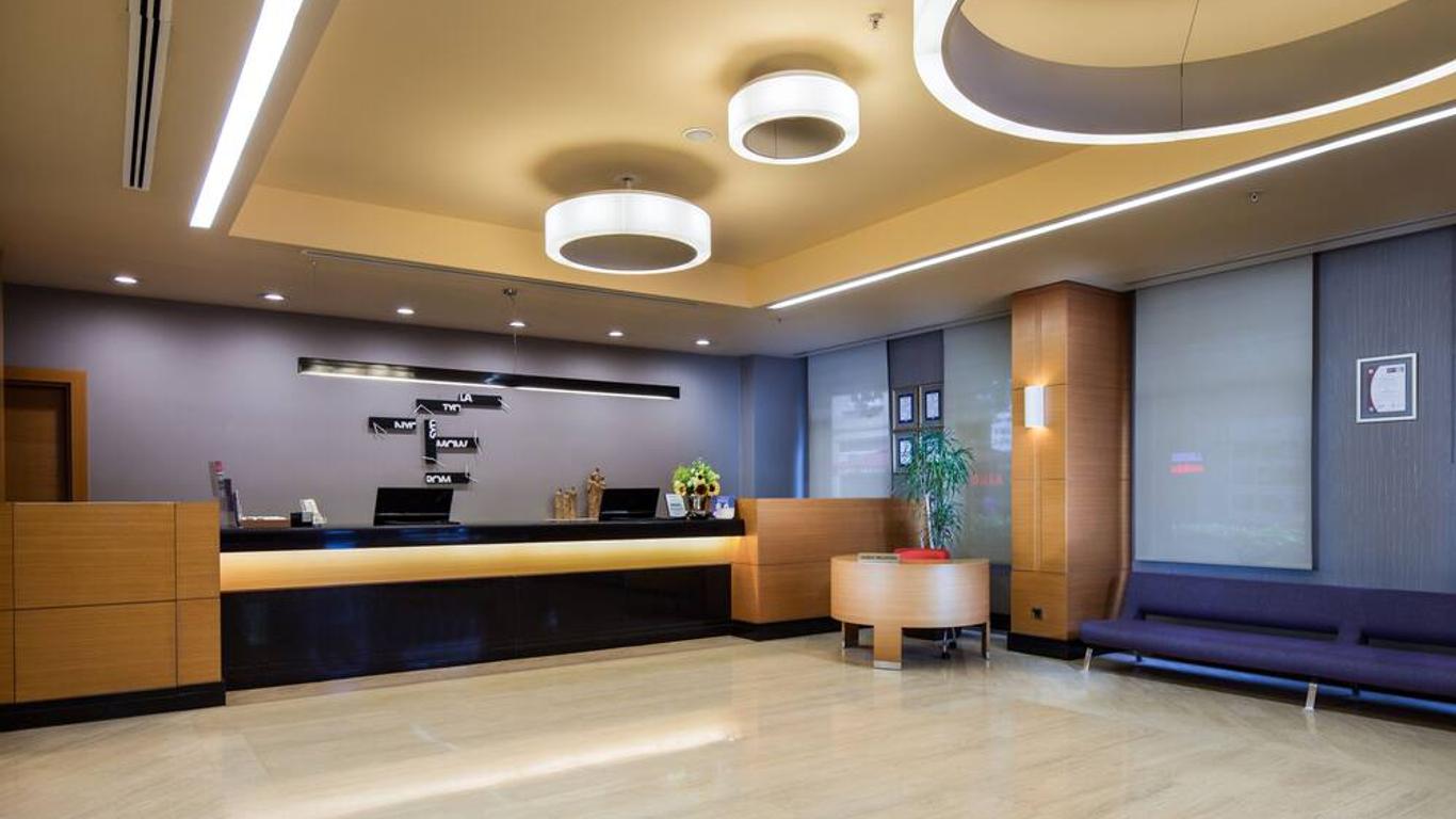 Midtown Hotel
