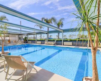 Palace Hotel Glyfada - Glyfada - Piscină