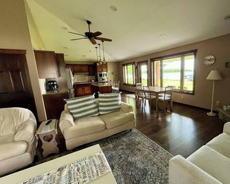 Sandy Bottom Lake Home - Beautiful Views Steps from the Beach! - Isle - Living room
