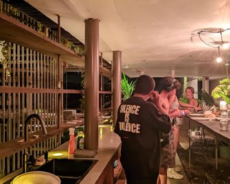 The Hide Hostel At Canggu - Adults Only - North Kuta - Cocina