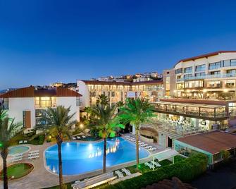 Piril Hotel Thermal Beauty Spa - Cesme - Bygning