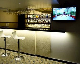 Hotel Pg Regency - Mahād - Bar