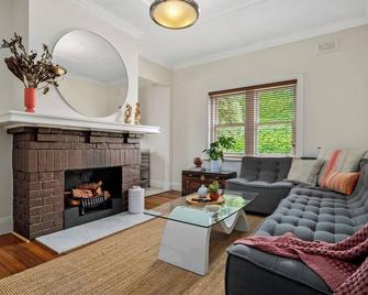 Two Terrific Albert Park Apartments - Melbourne - Living room
