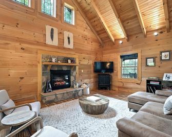 Cabin on the Ridge - Madison - Living room
