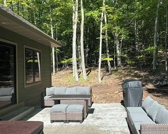 5 Bed, 6 Bath Home Sleeps 24 w/Hot Tub in Door Co. - Egg Harbor - Innenhof