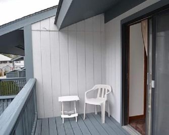 Views/north Conway 2 Level Condo/ Summer Specials - North Conway - Balcony