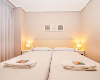 Gestion de Alojamientos Rooms - Pamplona - Living room