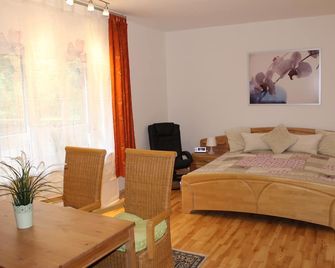 Quiet apartment in the green south of Munich - מינכן - סלון