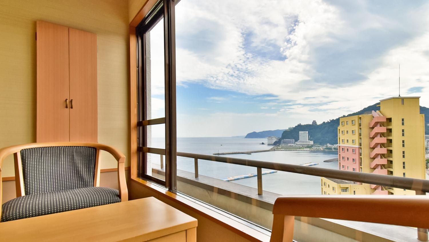 Tsukino Sumika Atami Juraku Hotel - אטאמי - מרפסת