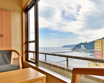Tsukino Sumika Atami Juraku Hotel - Atami - Balcón