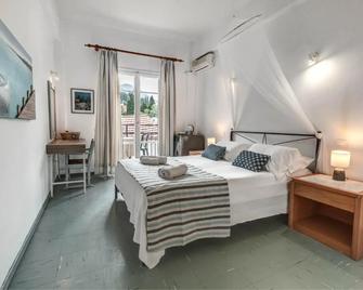 Eros Beach Hotel - Benitses - Bedroom