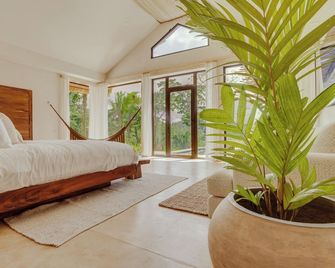 Modern Jungle Villa Onyx w/ AC, Plunge Pool & Outdoor Fireplace - Belmopan - Bedroom