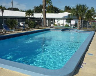 Palm Court Motel - Dunedin - Pool