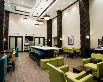Hampton Inn & Suites By Hilton Regina East Gate - Regina - Restaurante
