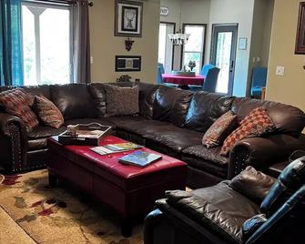 A beautiful Skyfall Landing - Eagle Point - Living room