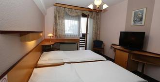 Hotel Krona Domzale - Ljubljana - Slaapkamer