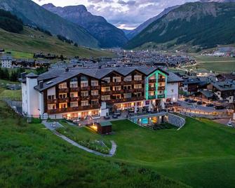 Hotel Lac Salin Spa & Mountain Resort - Livigno - Building