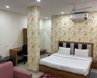 Hotel Arraj - Raipur - Sovrum