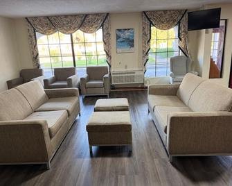 Budget Inn By Belvilla St George I-95 - Saint George - Living room