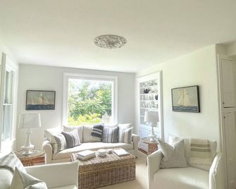 Victorian beach house and cottage family compound with large pool in Westbrook - Westbrook - Living room