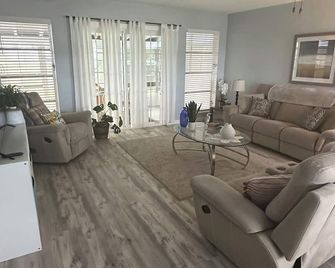 Completely remodeled beautiful waterfront property on canal with dock - Port Charlotte - Living room