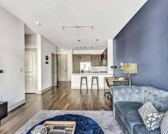 Dashing 1br Suite | Pool, Parking + Gym E - Richardson - Living room