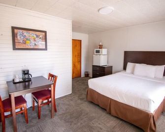 Superior Motel & Suites - Munising - Habitación