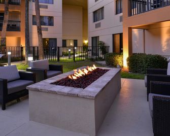 Courtyard by Marriott Ocala - אוקאלה - פטיו