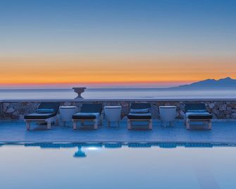 Epavlis Hotel & Spa - קאמארי - בריכה