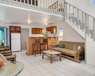 Edwards Guesthouse - Sandy Ground Village - Obývací pokoj