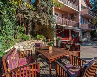 Korona Panzio Budapest - Budapest - Serambi