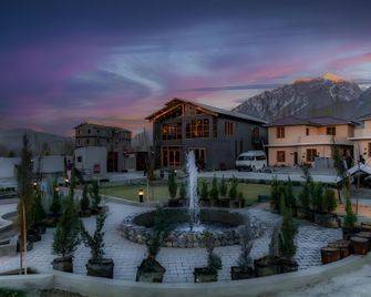 Dynasty Hotel Skardu - Skārdu - Building