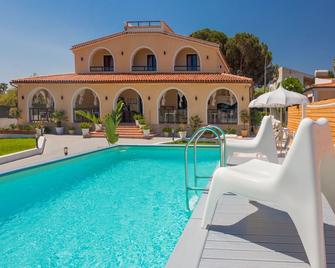 Villa Sunset B&B/Apartments - Fontane Bianche - Piscina