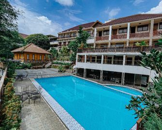 Spencer Green Hotel - Batu - Piscina