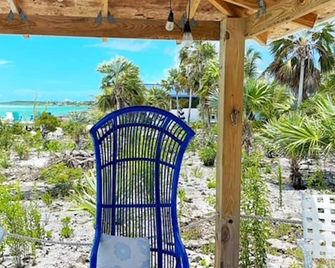 Bonefish Bungalow is the perfect haven for eager fishing enthusiasts - Georgetown - Balcón