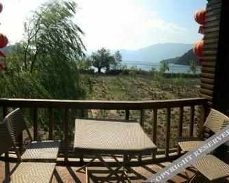 Lugu Lake Jiangnan Yaju Hostel - Lijiang - Balkon