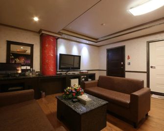 Sharp Hotel - Andong