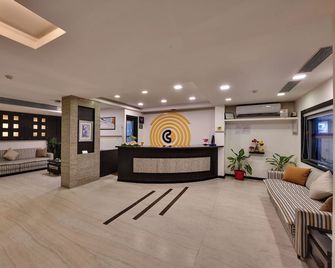 Click Hotel Yuvraj - Surat - Rezeption
