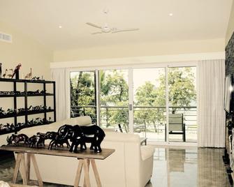 The Elephant Castle Beach Front Penthouse - Manuel Antonio - Habitación